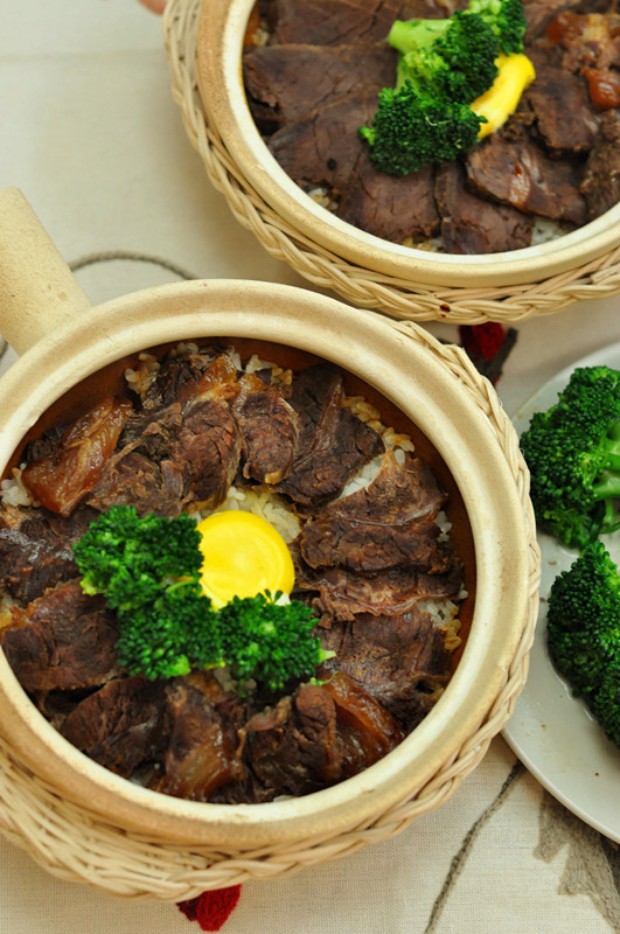 卤牛肉煲仔饭的做法