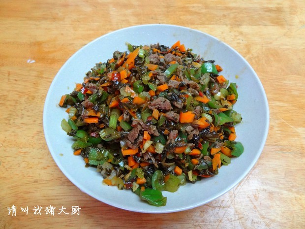 芽菜青椒牛肉粒的做法