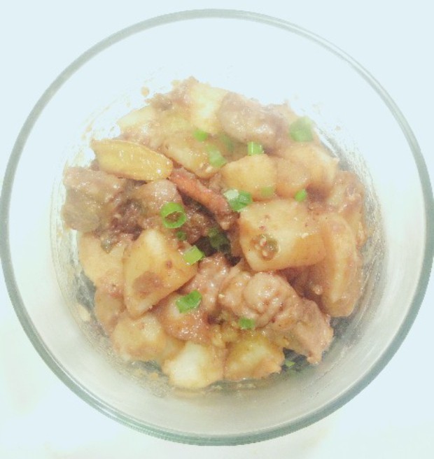 土豆炖排骨的做法