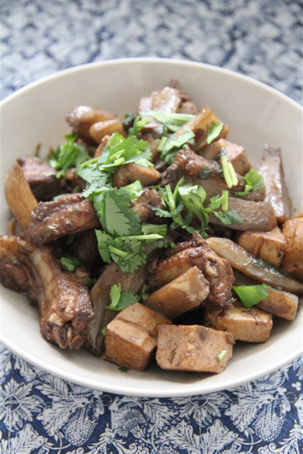 红烧藕块豆腐排骨的做法