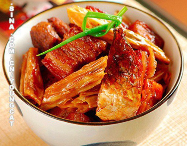腊鱼腐竹烧大肉的做法