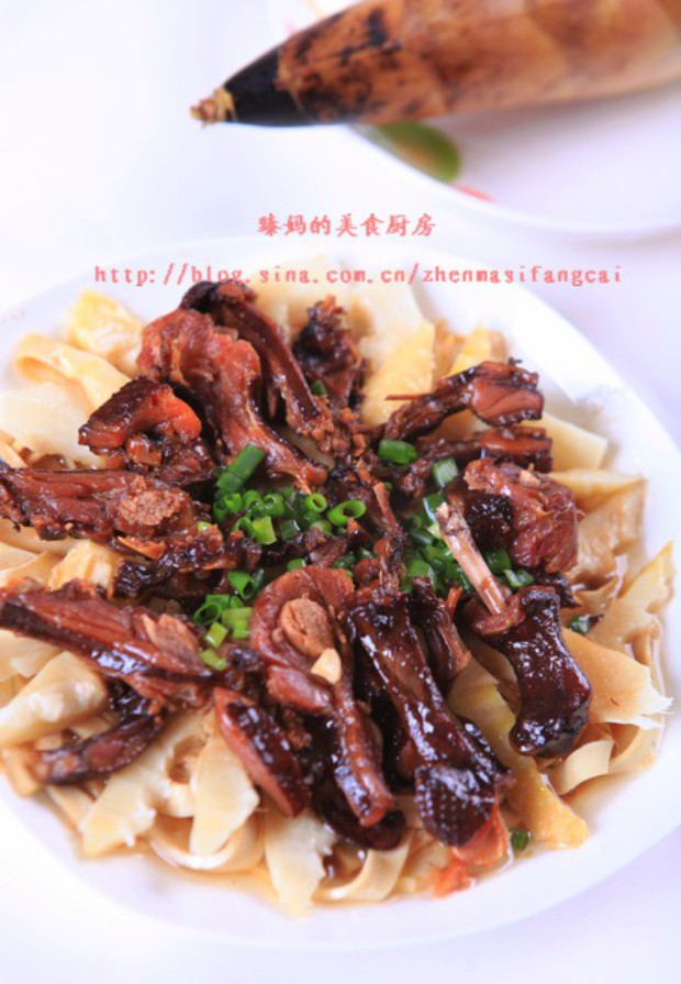 千张春笋蒸酱鸭的做法