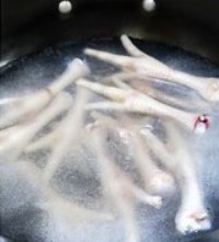 卤凤爪的做法步骤2
