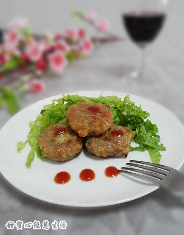 香煎西芹苹果牛肉饼的做法