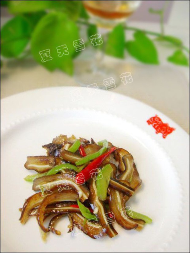 凉拌腊耳丝的做法