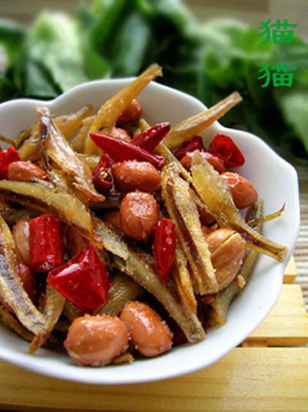 香辣小鱼花生的做法