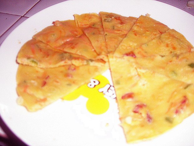 胡萝卜熏肉蛋饼的做法