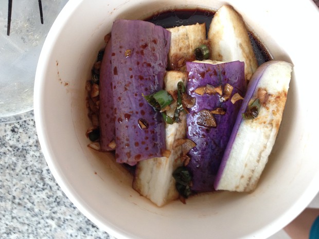 蒜蓉油淋茄子的做法