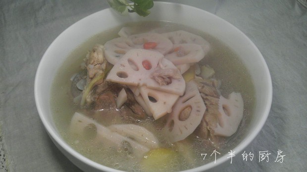 莲藕筒子骨汤的做法