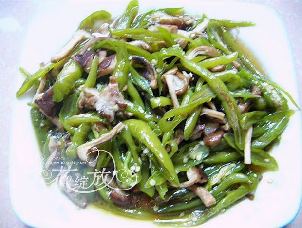 青椒蒸香菌的做法