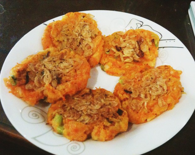 胡萝卜虾米饼的做法