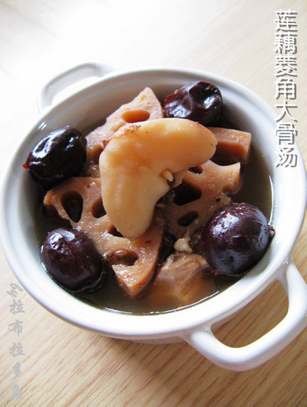 莲藕菱角大骨汤的做法