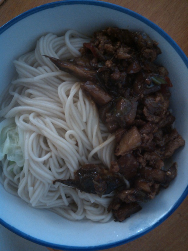 茄子肉末拌面的做法