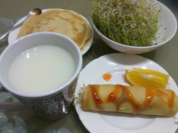 胡萝卜苜蓿蛋饼的做法