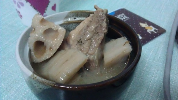 莲藕排骨汤的做法