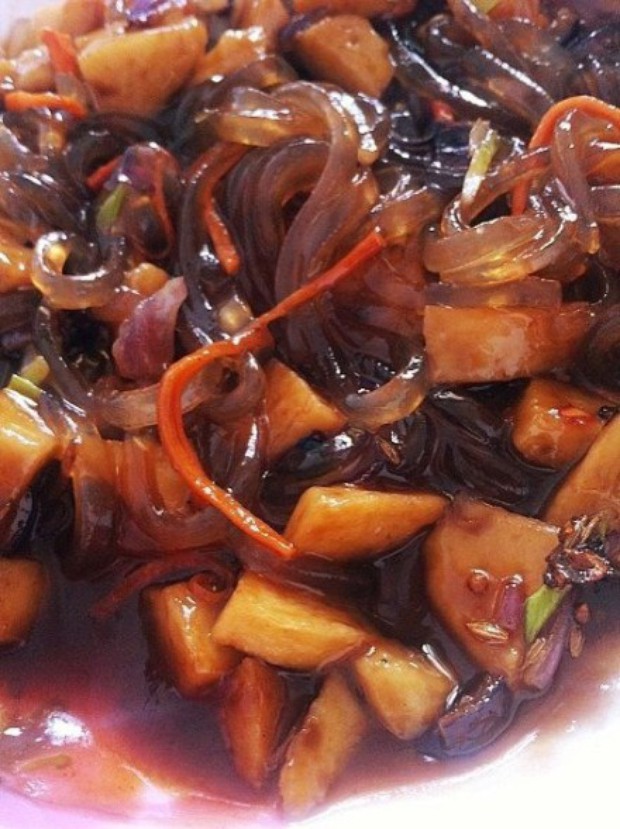 京酱墨鱼丸盖浇粉的做法