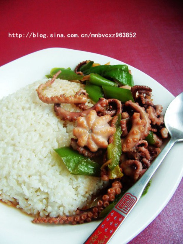 青椒八带盖饭的做法