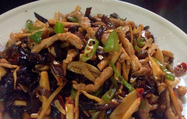 木耳杏鲍菇炒肉丝的做法