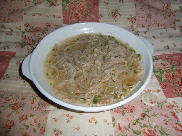 蒜蓉骨汤蒸金针菇的做法