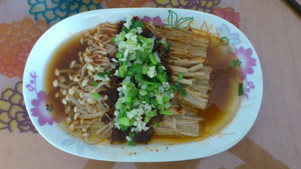 牛肉酱蒸金针菇的做法
