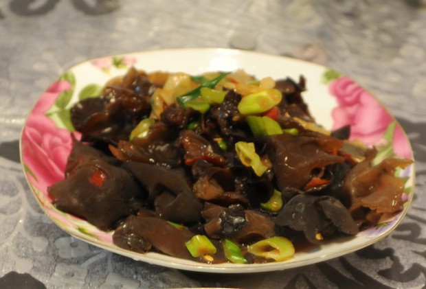 剁椒烧木耳的做法