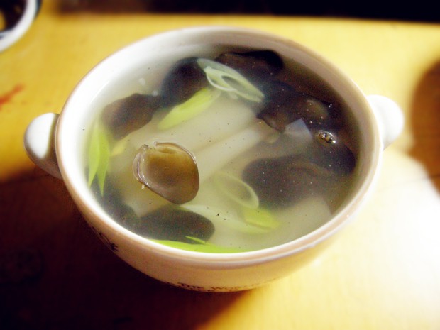 粉皮木耳汤的做法