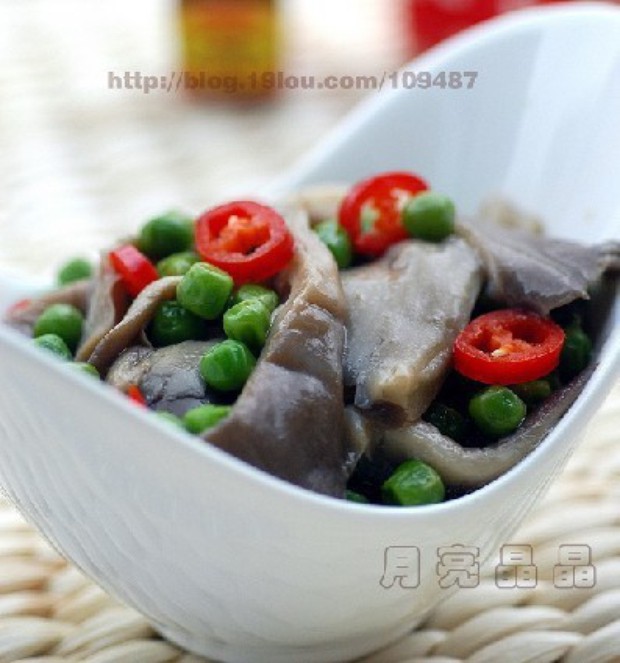 豌豆鲜汁平菇的做法
