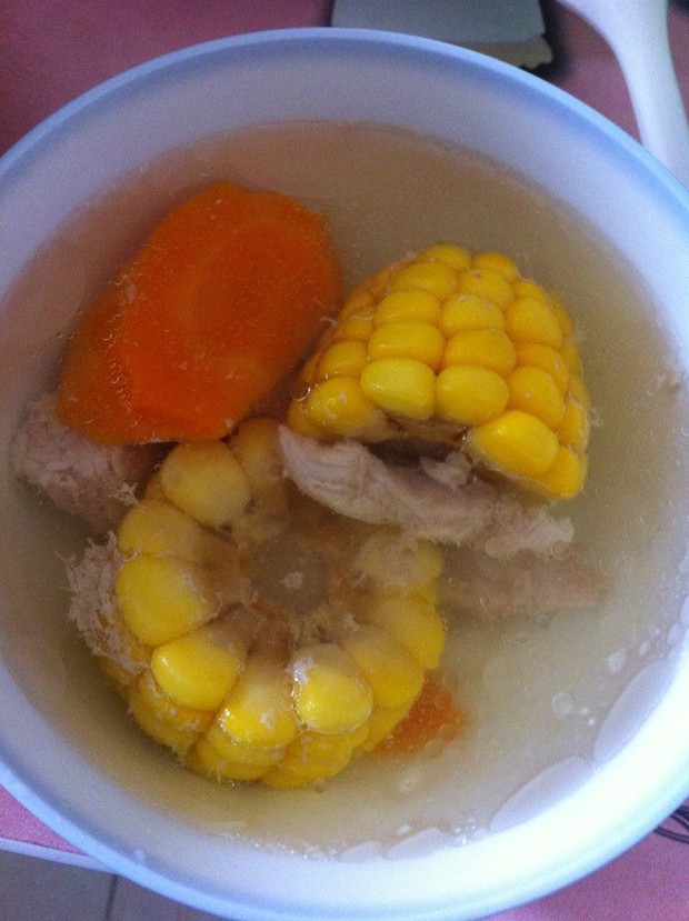 玉米胡萝卜腱子肉汤的做法