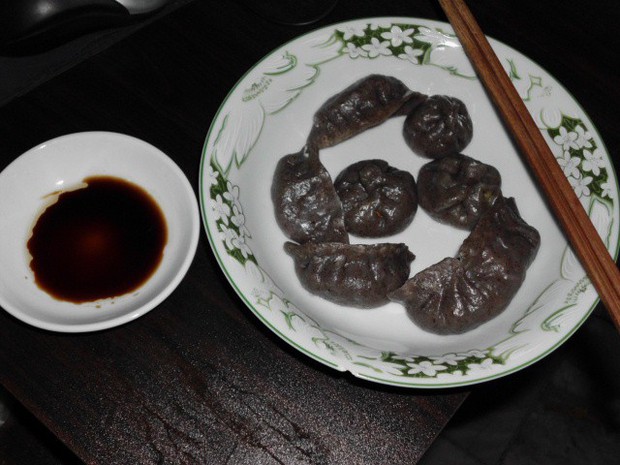 紫米黑芝麻紅黃豆薏仁豆渣素餃子的做法