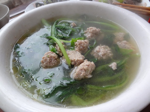 小白菜汆丸子汤的做法