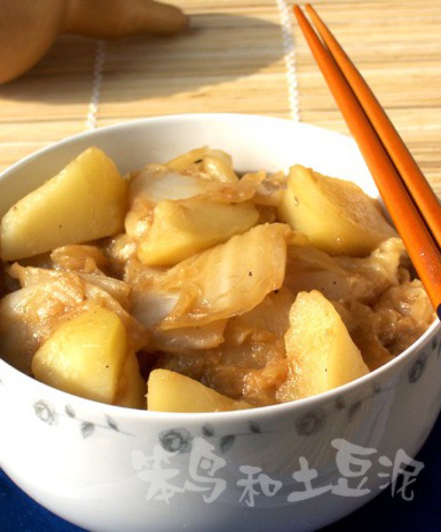 土豆烧白菜的做法