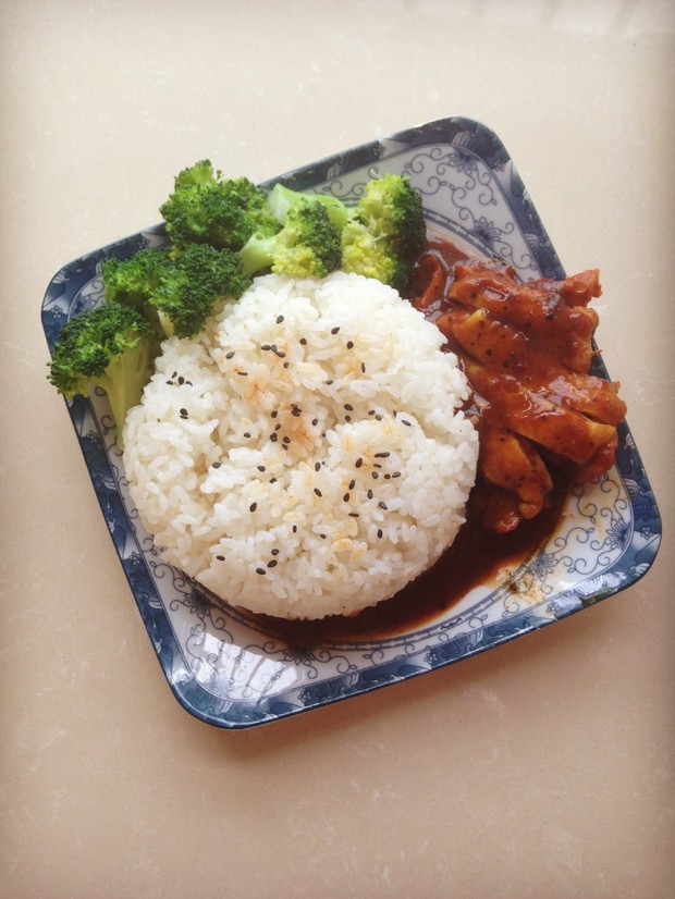 黑椒鸡排饭的做法