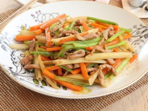 三蔬炒肉丝的做法