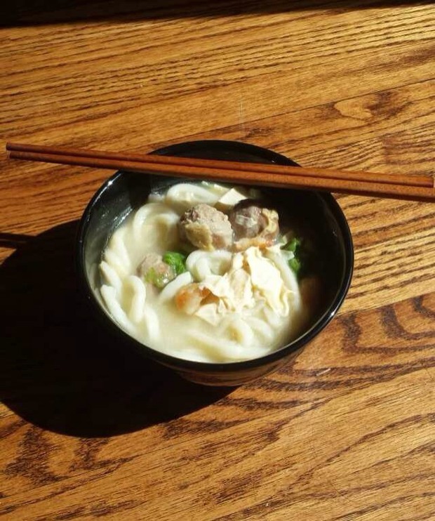 腐竹虾仁牛丸乌冬面的做法