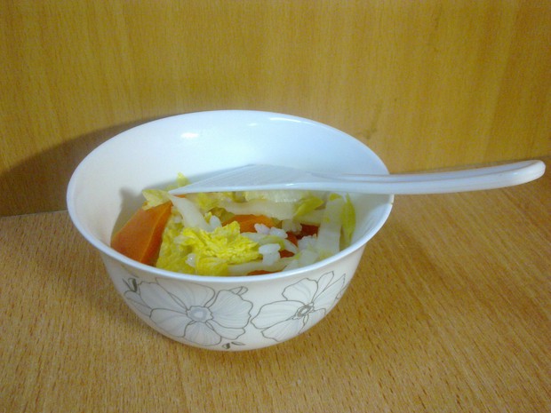 娃娃菜红椒拌饭的做法