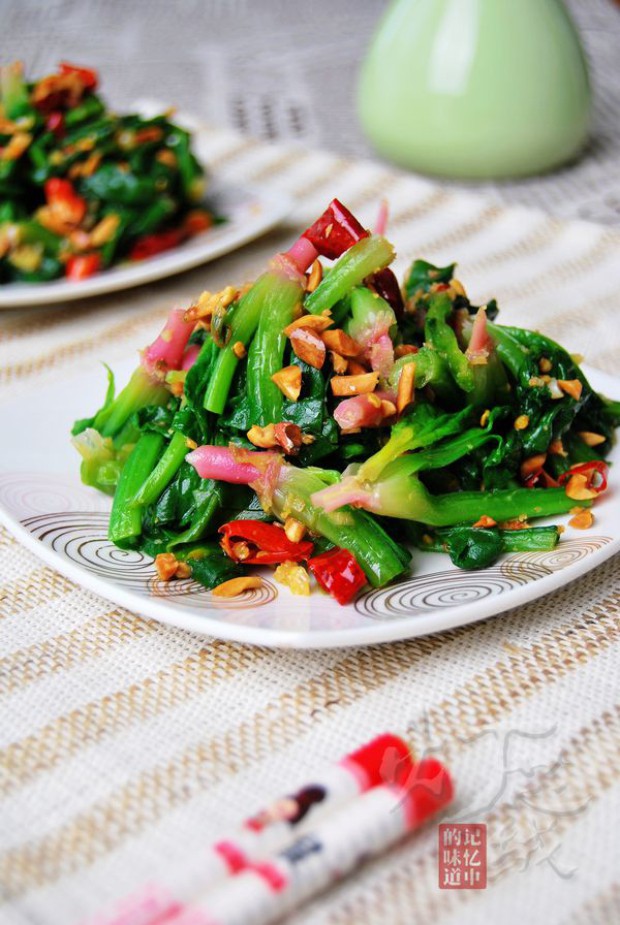 花生拌红根菠菜的做法