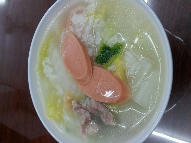 火腿瘦肉娃娃菜粥的做法