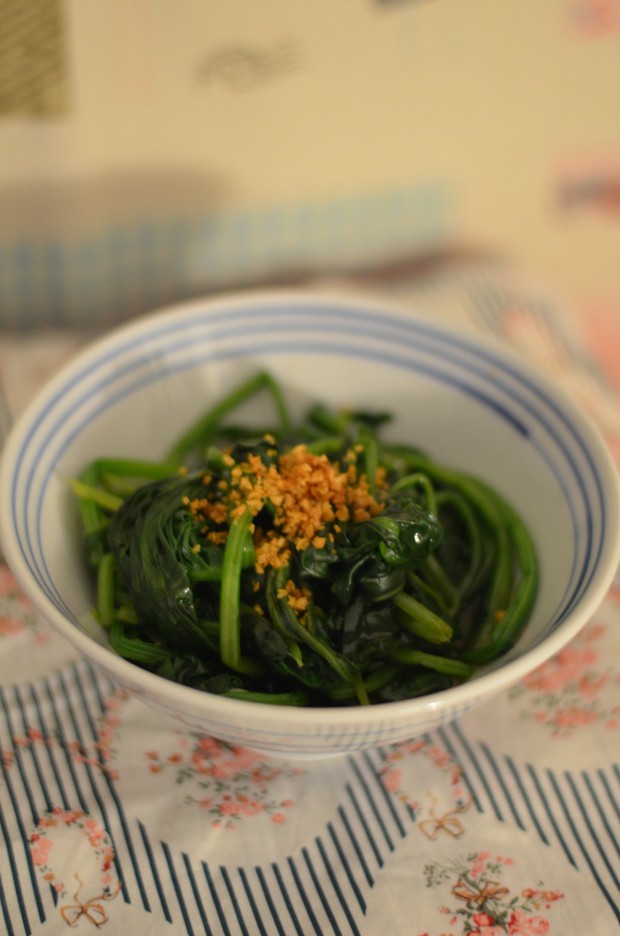 金蒜菠菜的做法