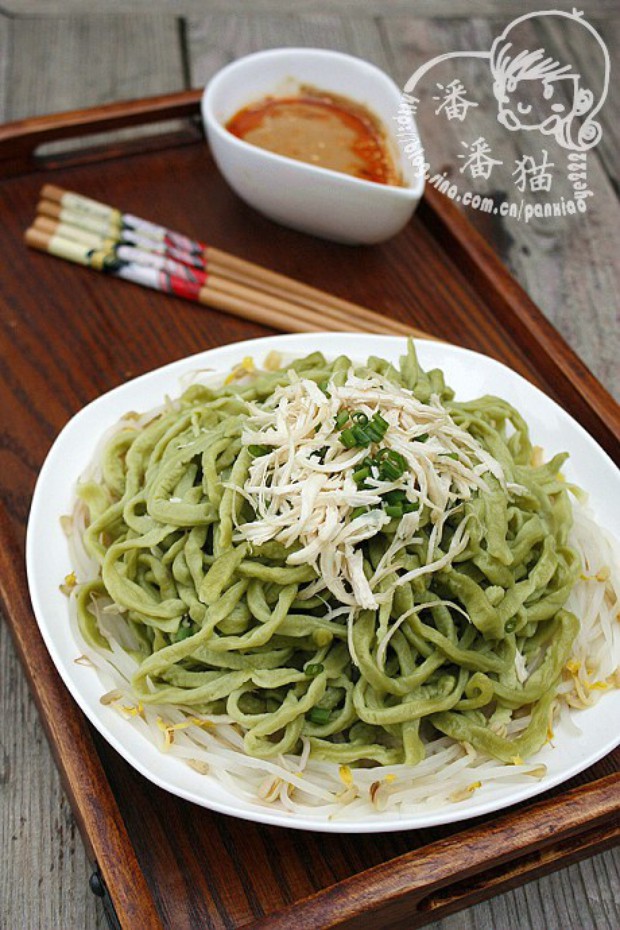 凉拌菠菜手擀面的做法