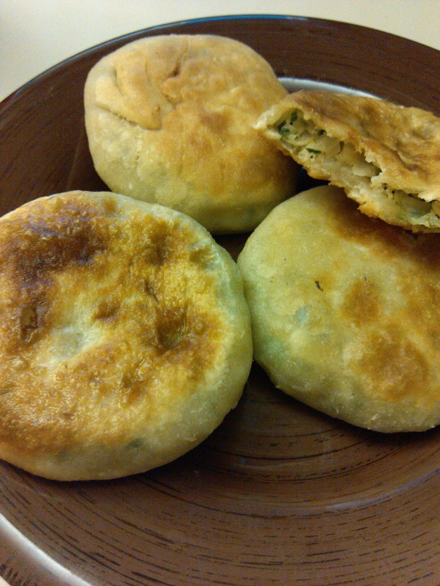 虾皮圆白菜馅饼的做法