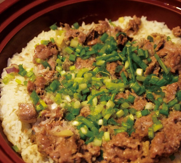 羊肉煲仔饭的做法