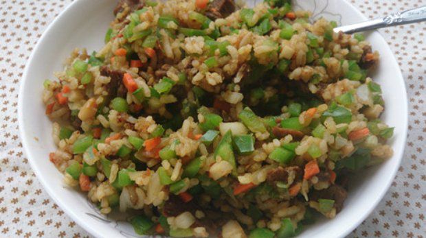 孜然飘香青椒牛肉炒饭的做法