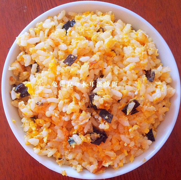 木耳鸡蛋炒饭的做法