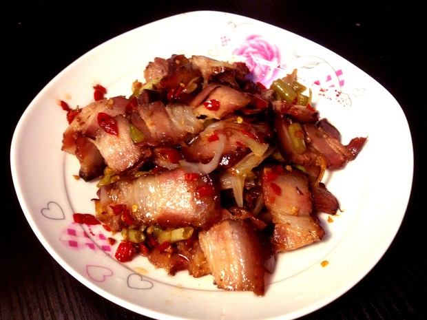 酸豆角炒腊肉的做法