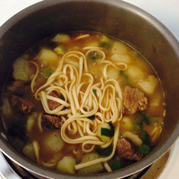炖土豆拉面的做法