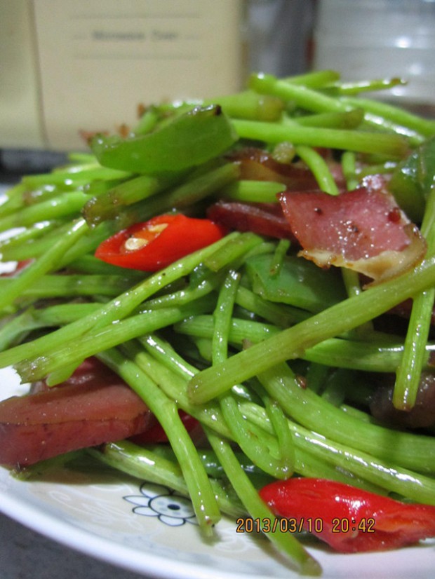 黎蒿炒腊肉的做法