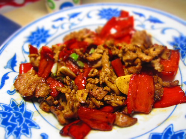 红辣椒炒肉的做法