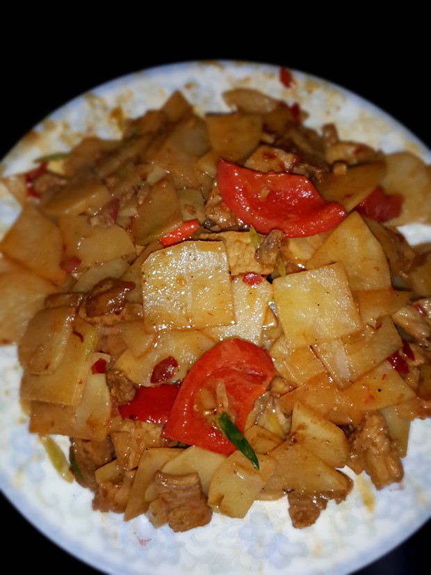 土豆片炒肉的做法