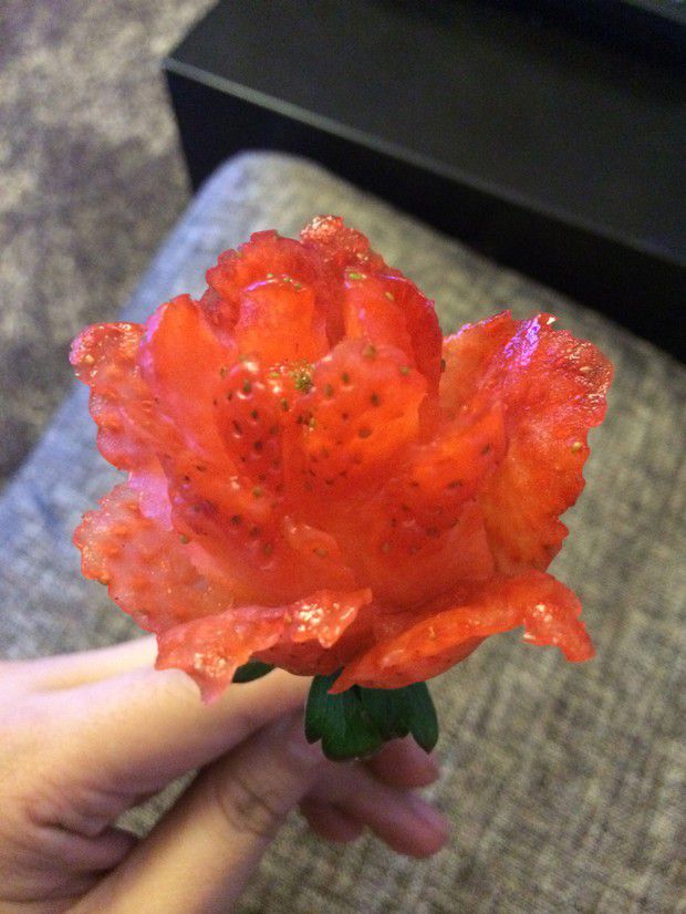 草莓玫瑰花的做法