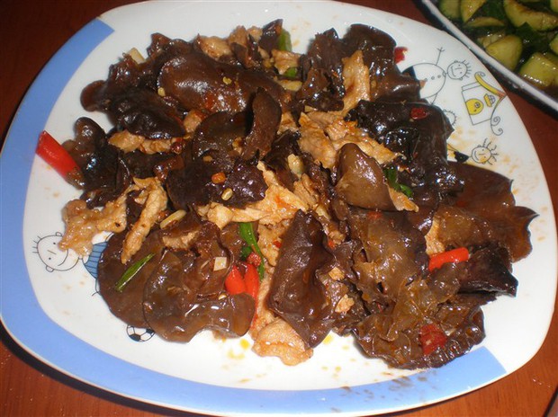 木耳炒肉的做法